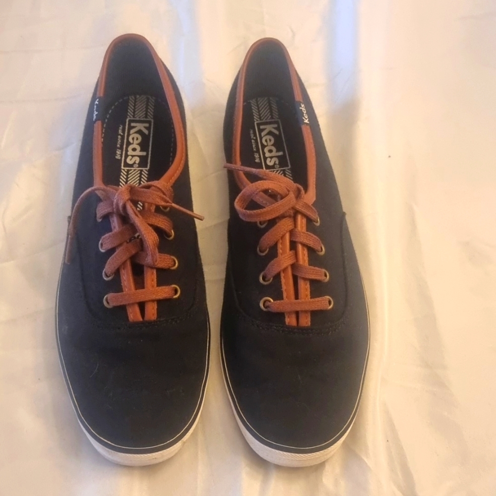 Keds black and tan piping size 9 shoes